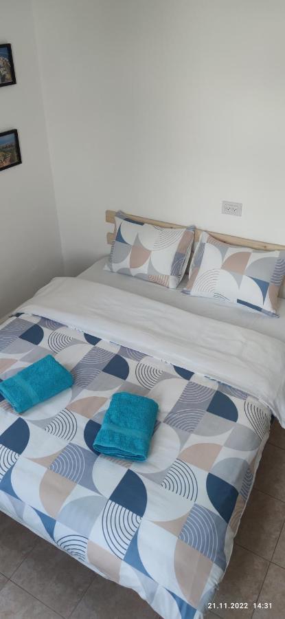 Guesthouse Comfy - Separate Rooms In The Apartment For A Relaxing Holiday ไฮฟา ภายนอก รูปภาพ