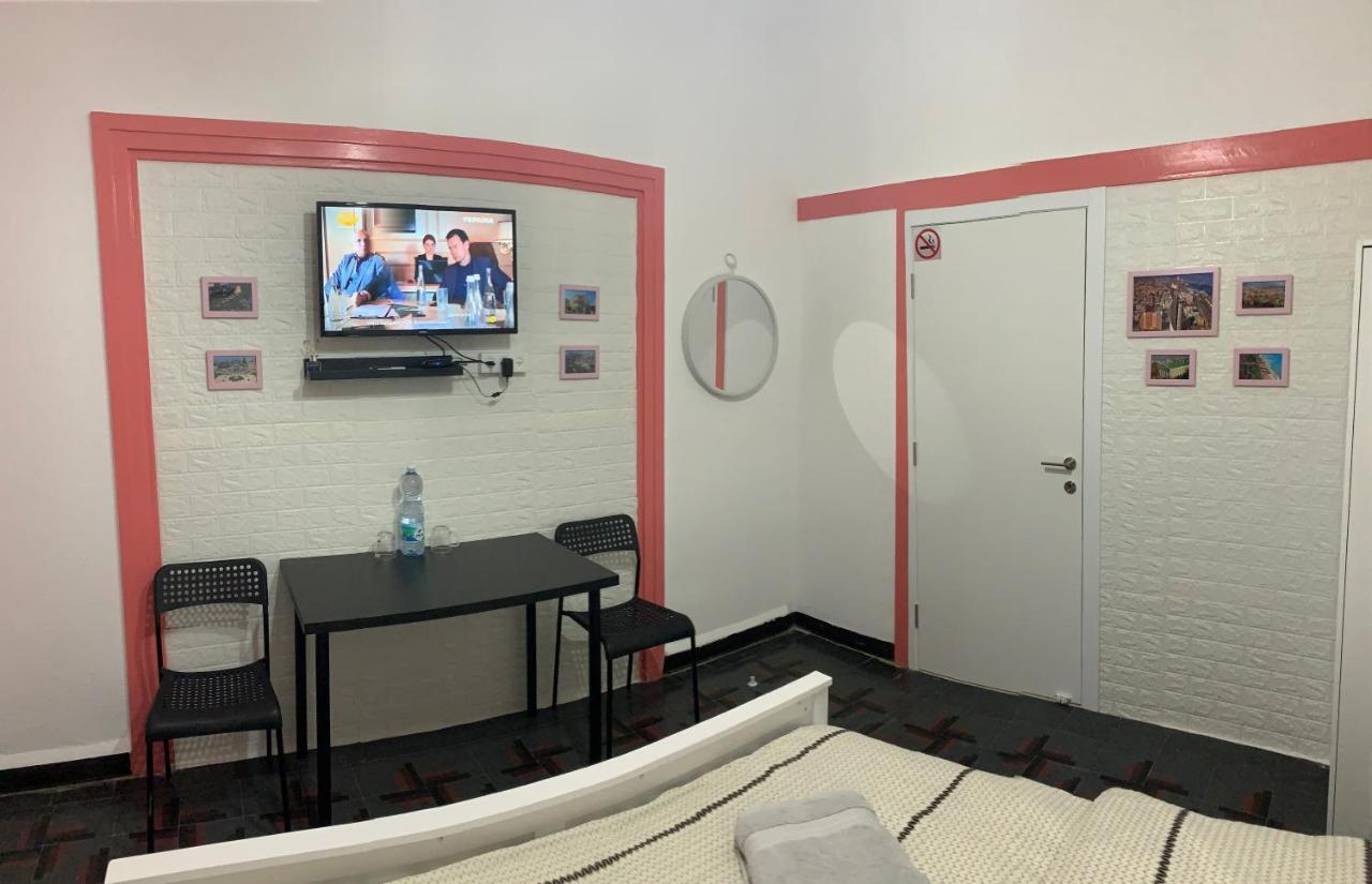 Guesthouse Comfy - Separate Rooms In The Apartment For A Relaxing Holiday ไฮฟา ภายนอก รูปภาพ